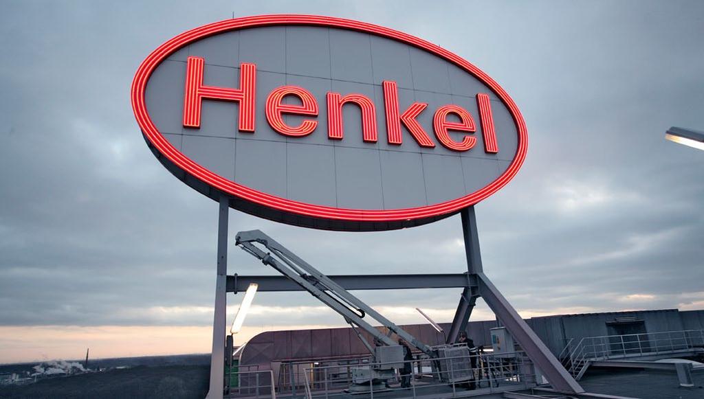Henkel el fabricante líder mundial de adhesivos El Grupo Henkel con sus marcas y tecnologías líderes, facilita, mejora y embellece la vida de las personas.