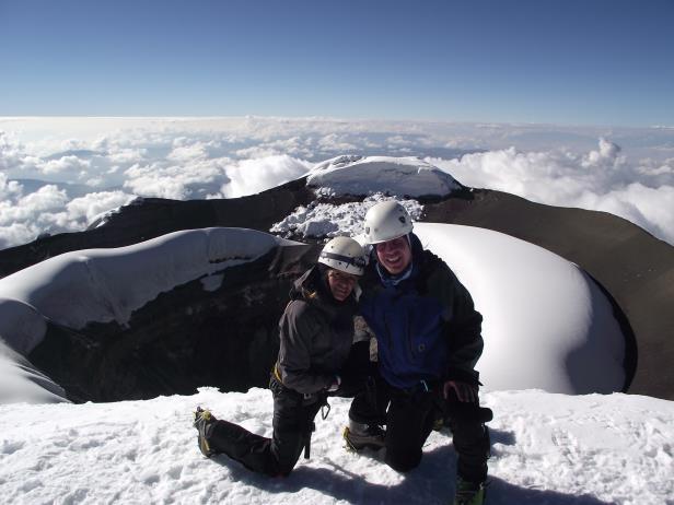 El volcán Cotopaxi, el segundo pico más alto de Ecuador (5897 m) está situado 70 km.