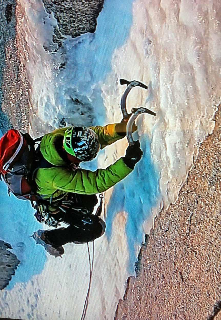 ALPINISMO TÉCNICAS DE ESCALADA EN HIELO OBJETIVO: Iniciarse en las técnicas de aseguramiento y progresión en vías de escalada en hielo con pendientes de hasta 90º.