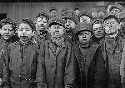 El proletariado trabajaba en fábricas y minas, a cambio de un salario con el que apenas se podía sobrevivir.