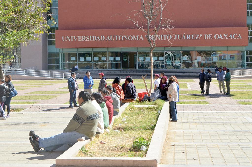 México Universidad Autónoma Benito Juarez do Oaxaca (UABJO) El veinte de diciembre de 1943, se promulga el decreto que concede al Instituto de Ciencias y Artes su autonomía completa, siendo