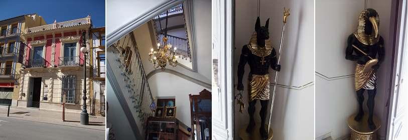 Tiene dos plantas donde se exponen los elementos de este Museo del Bordado, estandartes y mantos religiosos. En los altillos de la casa se encuentra el taller de bordados.