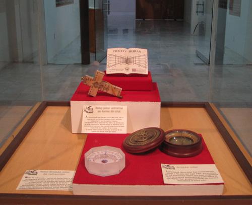 Entre los relojes exhibidos, se incluyó una réplica del antiguo reloj de papel japonés (obsequio de nuestro amigo Reinhold Kriegler), un ecuatorial de cáustica diseñado por el ya ausente gnomonista