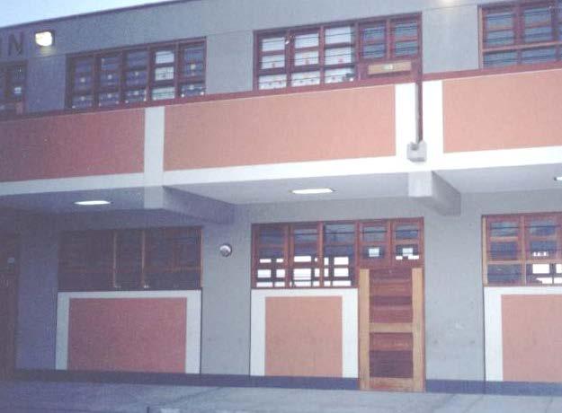 En la siguiente fotografía se aprecia un colegio del nuevo modelo Costa ( 1998), que no fue proyectado por nuestra oficina y que fue construido en la ciudad de Arequipa.
