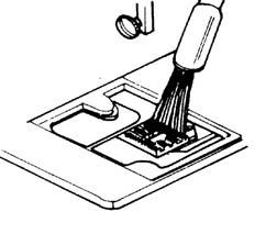 LIMPIEZA Nota: Desconecte la máquina de la toma de corriente si no se está utilizando, si se tiene que sustituir la bombilla o durante su limpieza.