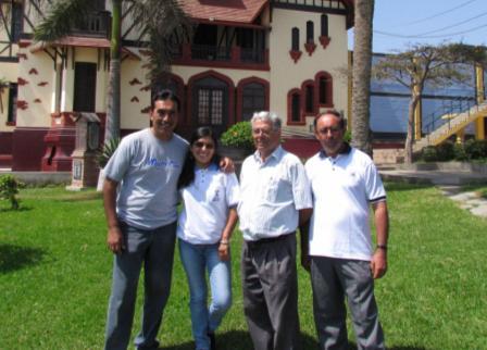 Félix Saeta Mary Rodríguez (soltera) Luis Eleno Juárez (casado) Distinto techo. Comparten misión como profesores del Colegio. 1. Renovada relación Hermanos Laicos.