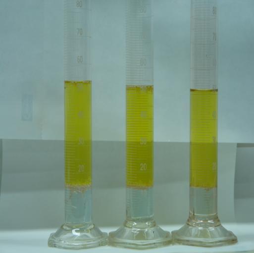 CAPÍTULO IV PARTE EXPERIMENTAL 70 coloreado hacia la fase orgánica; se agregó Hyamine hasta que la coloración de la fase oleica cambió de rosado fuerte a un color ligeramente azul, como se puede