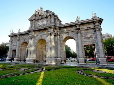 La puerta de Alcala Diseñado por Angel Fernández de los Ríos en 1778 y construido por Carlos III en lugar de una puerta del siglo XVI.