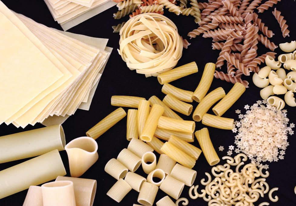 Producción de materias primas 109 5.2. Pastas 5.2.1. Clasificación Las pastas se pueden clasificar de la siguiente forma: 3 Según sus ingredientes: los ingredientes básicos de la pasta son sémola de trigo duro y huevo.