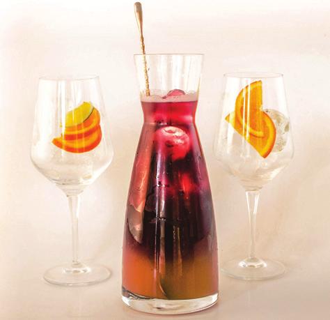 Classic Cocktails CLÁSICOS MOJITO Rum, sugar, lime wedges, mint and soda Ron, azúcar, gajos de lima, hojas de hierba buena y soda STRAWBERRY DAIQUIRI Rum, strawberry liqueur, strawberry purée, sweet