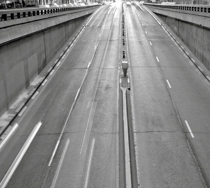CARACTERÍSTICAS DIFERENCIADORAS Se debe considerar que existen innumerables tipos de túneles, en función de: Número de tubos Tipo de tránsito: interurbano, carretera, vehículos ligeros Diferencia de