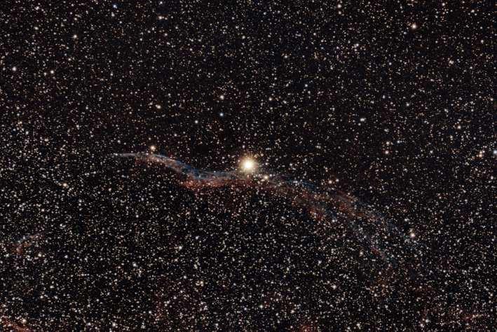 Objeto: C034 ( NGC 6960 ) Tipo: Remanente Supernova Clase: Constelación: Cygnus AR: 2045.7 Dec: +30 43 Magnitud: 7 Distancia (a.l.): 2000 Eje Mayor: 210 m F (mm): 700 Eje Menor: 160 m Fecha: 20/06/2015 23:31 (TU) Lugar: Albalate de Zorita - 40.