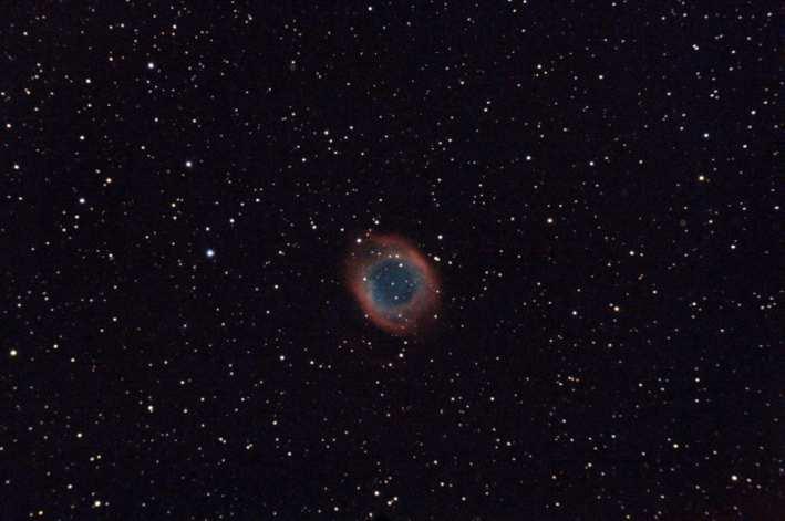 Objeto: C063 ( NGC 7293 ) Tipo: Nebulosa Planetaria Clase: 4(3) Constelación: Aquarius AR: 2229.6 Dec: -2050 Magnitud: 6 Distancia (a.l.): 680 Eje Mayor: 960 s F (mm): 560 Eje Menor: 720 s Fecha: 14/08/2012 23:01 (TU) Lugar: Hueva - 40.