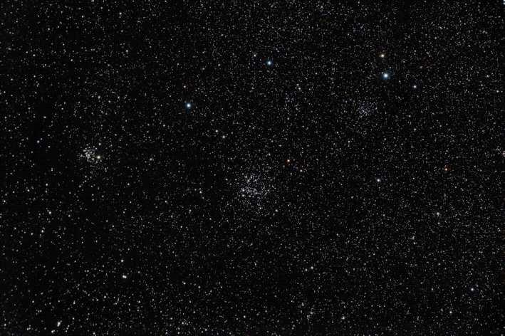 Objeto: C010 ( NGC 663 ) Tipo: Cúmulo Abierto Clase: III 2 m Constelación: Cassiopeia AR: 0146.0 Dec: +61 15 Magnitud: 7 Distancia (a.l.): 6850 Eje Mayor: 16 m F (mm): 560 Eje Menor: Fecha: 16/12/2017 19:58 (TU) Lugar: Albalate de Zorita - 40.