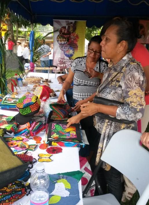 Compartiendo resultados MICI Exhibición y venta de productos de 7 artesanos de Panamá Oeste: artesanía de consumo, manualidades y bisutería, torneado en madera, cutarras y molas y accesorios para