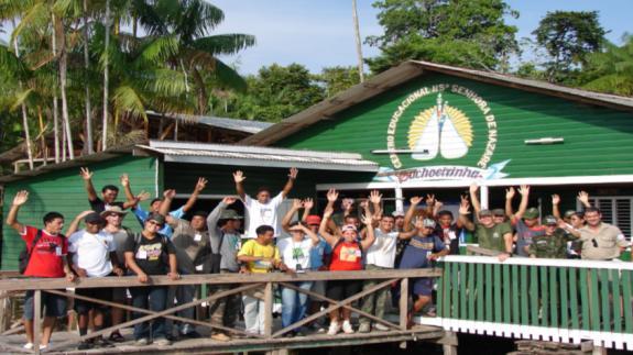 Foto 2. Capacitación de un grupo de Guardaparques voluntarios en la Amazonia Norte por Marcelo Segalerba, egresado del Programa de Capacitación RESERVA XXVI.