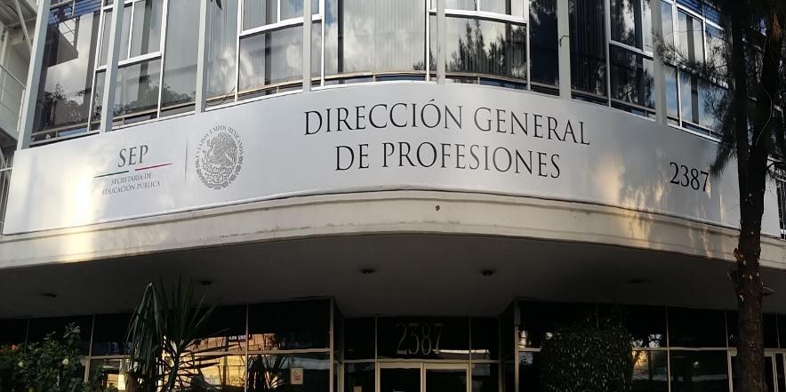 DIRECCIÓN GENERAL DE PROFESIONES Registrar y autorizar federaciones y colegios de profesionistas.