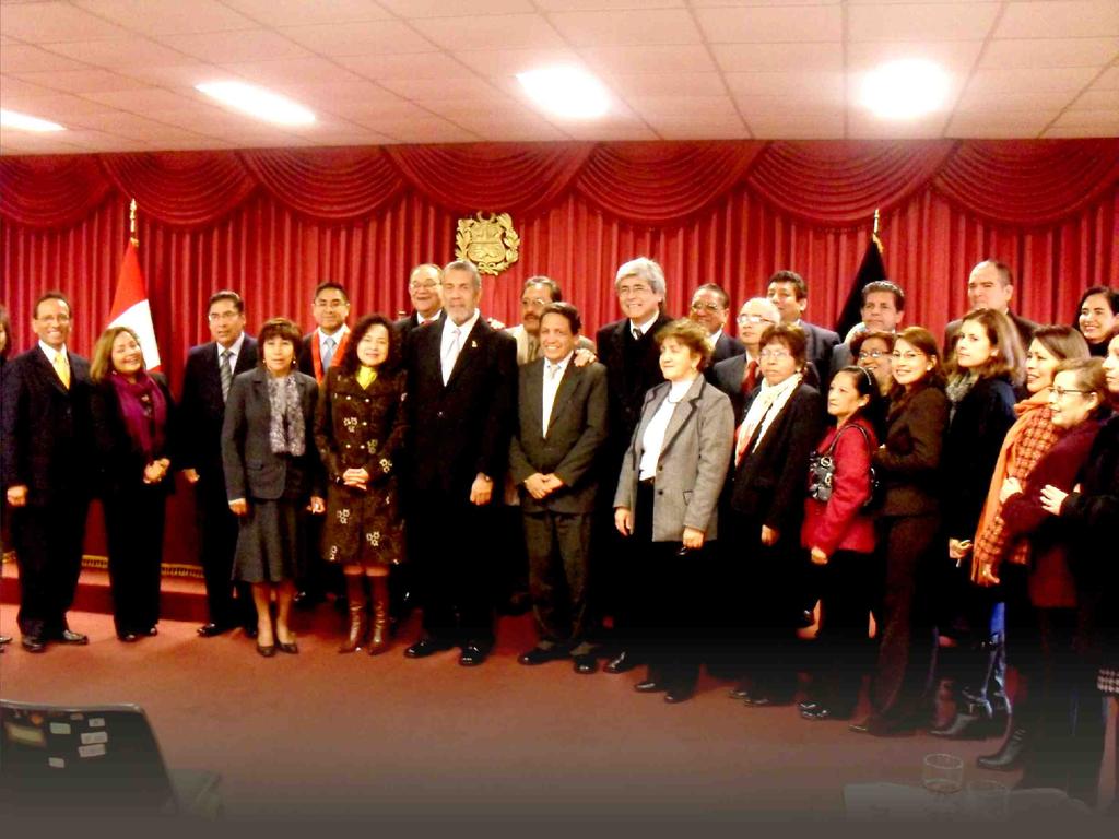 La Presidencia de la Corte Judicial del Callao a cargo del doctor César Hinostroza Pariachi realizó un emotivo homenaje de despedida al Jefe de la ODECMA del Callao, doctor Diómedes de María Oswaldo
