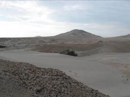 Depósitos eólicos (Cuaternario Reciente) Los depósitos eólicos son acumulaciones de arena fina que se encuentran emplazadas en casi todas las proximidades de la costa.