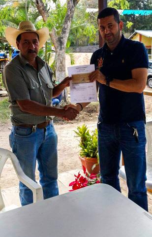 comercio y concretar negocios con los productores de Se realizó un recorrido por las parcelas de aguacate Hass establecidas en la Comunidad de Arivas, San Francisco del Valle, Ocotepeque, Honduras,