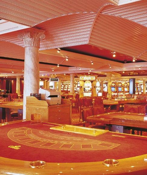 con su techo transparente que permite ver las estrellas; el Casino Fortuna, para sentir la emoción del juego; o la Sala Corallo, el incomparable marco de los grandes eventos.