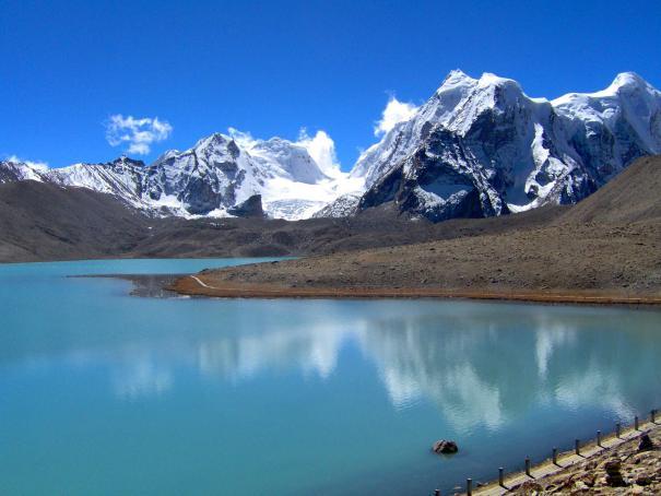 6 DE AGOSTO: Gangtok (Sikkim) Después del desayuno, visita al Lago Tsomgo, casi frontera de Tíbet.