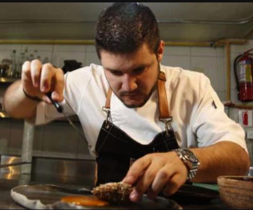 EXPOSITOR: DANIEL MALDONADO Chef y Propietario de URKO Daniel Maldonado, chef y propietario de Urko, propone una cocina local que evoluciona con los productos y las técnicas.