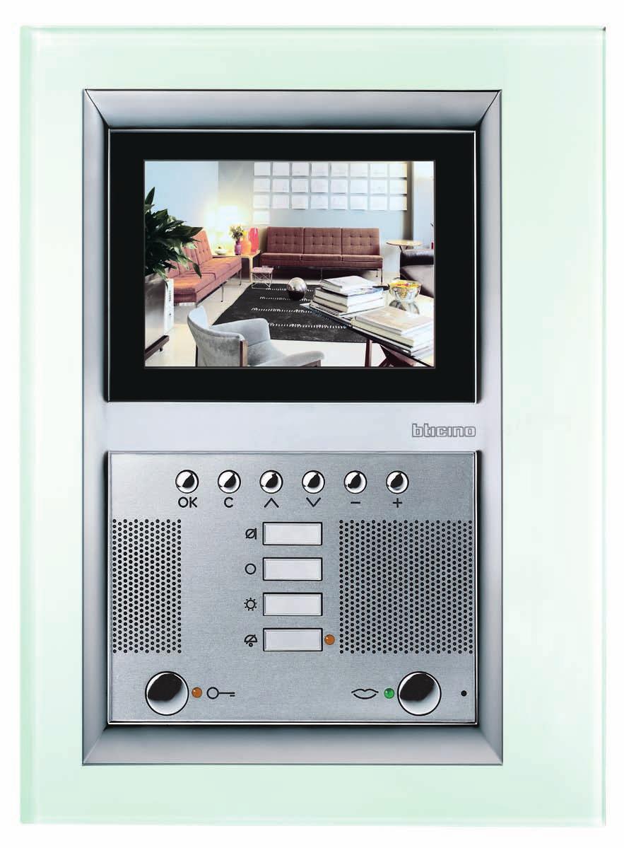 Vídeo Station Dispositivo avanzado, dotado de una elegante estética e importantes proporciones, enmarca las imágenes en una pantalla LCD en color y de alta resolución.
