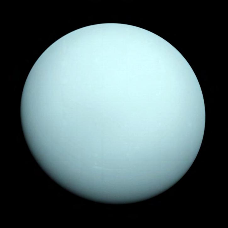 Urano : Dios de los Cielos, padre de Saturno y abuelo de Júpiter No muestra bandas, ni nubes Su eje de rotación está inclinado sólo 8 grados de la