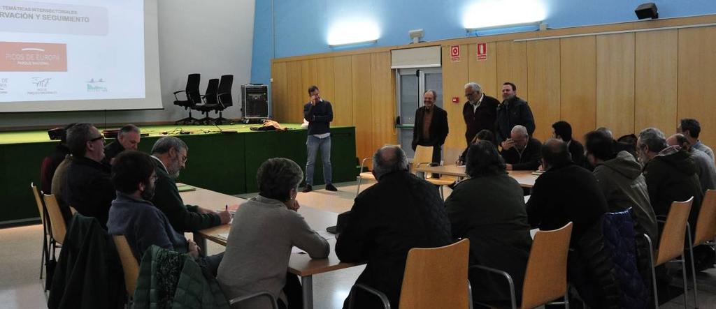 1. Bienvenida a los asistentes Toma la palabra José Manuel Abeledo Viesca (Alcalde de Onís), para dar la bienvenida a los asistentes.
