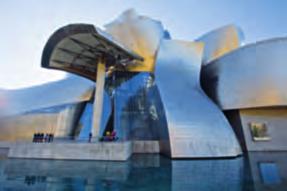 Además de ellos, en España también han trabajado grandes arquitectos internacionales, como Frank Gehry.
