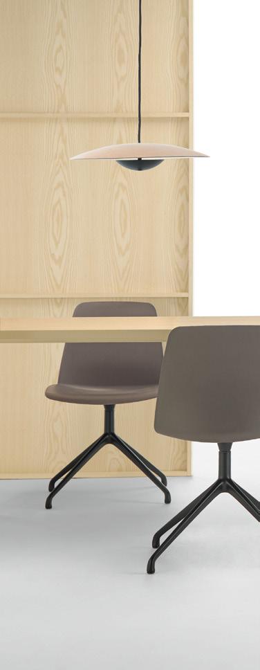 en The versions with swivel bases are available with four or five spokes made from steel tube or die-cast aluminium. These chairs and armchairs are ideal for working and meeting spaces.