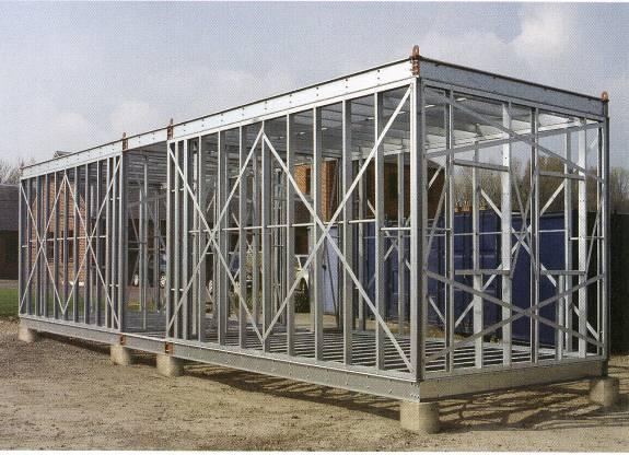 4. Métodos tridimensionales (modulares) Un tercer método para utilizar el acero ligero en construcciones residenciales es mediante el ensamblaje de los elementos de acero en fábrica, en unidades