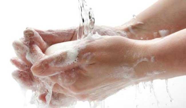 Recomendaciones CDC Publicación- 2011 Antes de la inserción Higiene de manos: Realice la higiene de manos usando jabón convencional y agua o productos a base de alcohol.