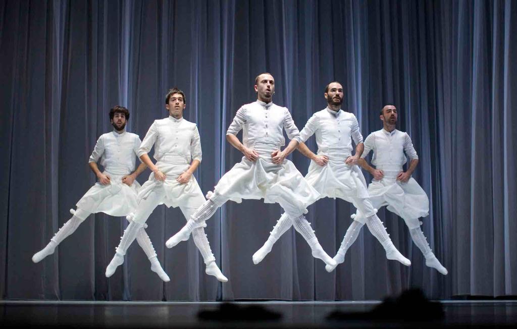 Kukai Dantza Kukai Dantza nace el año 2001 a iniciativa del bailarín y coreógrafo Jon Maya.