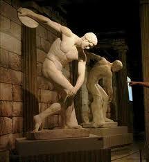 Escultura Período Clásico 455 a. C. El Discóbolo Por Mirón (h. 480-440 a. C.) Discóbolo es una obra plenamente clásica.