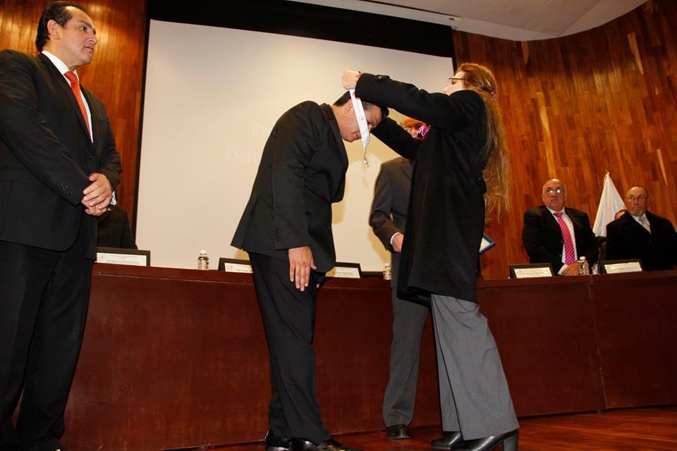 Capítulo VII. Premio Estatal de 2014 Manuel Carreras López, como representante personal del gobernador del estado, y la Presidenta del Sistema Estatal DIF, Dra. María Luisa Ramos Segura.