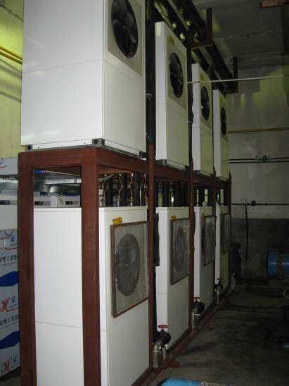 Unos fancoils instalados en el techo se encargan de distribuir el calor o bien el aire frío por todo el edificio.