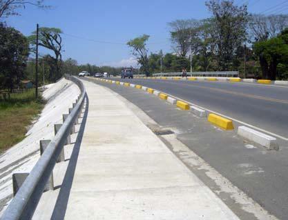 El puente sobre el río Parrita ubicado entre Quepos y Savegre, cuenta con ciclovías, iluminación y aceras peatonales La estructura que se construye sobre el río Naranjo tiene una longitud de 198