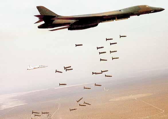 4 Keystone/Associated Press QUÉ SON LAS MUNICIONES EN RACIMO? Las municiones en racimo se lanzan desde aviones o se disparan con artillería, morteros, lanzacohetes o misiles.