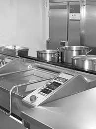 Cocinas colectivas: Para evitar contaminaciones alimentarias masivas se hace indispensable que las cocinas colectivas de restaurantes, hoteles, hospitales, geriátricos, etc.