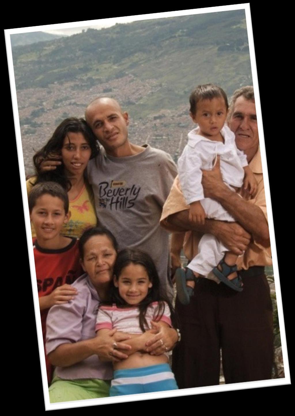 Medellín Solidaria - Familia Marulanda Ramírez A quiénes beneficia?