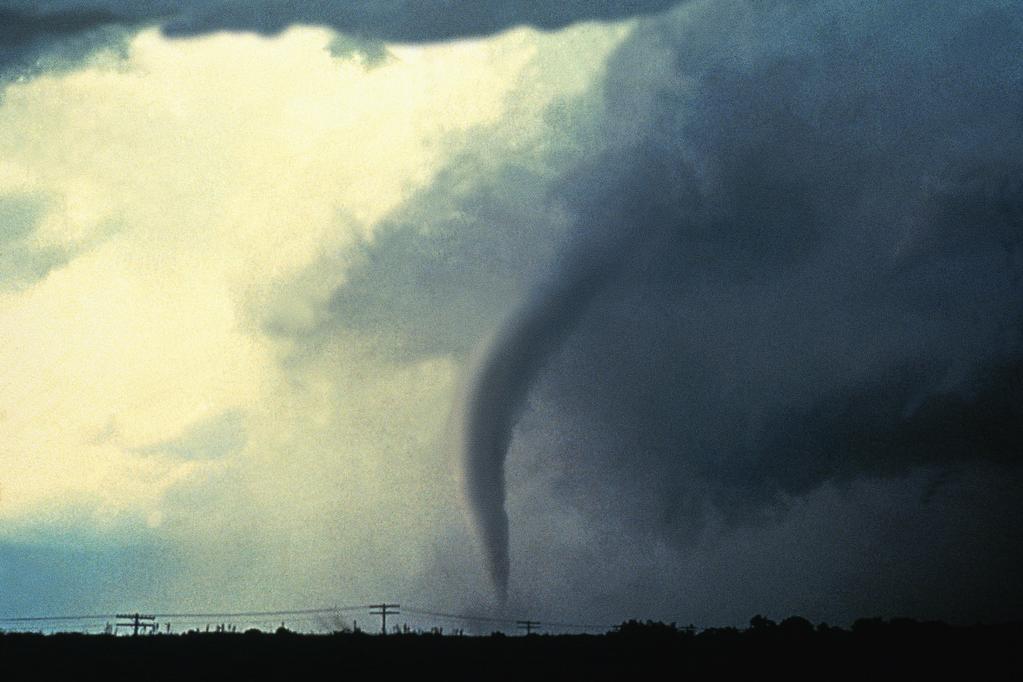 Tornados, brotes grandes enfermedades, inundaciones, terremotos y accidentes de