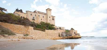 Euromed i el Talgo enllaçen Barcelona i Camp de Tarragona amb València. Castell de Tamarit.