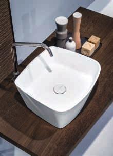 Disponibile in 3 versioni : XL (70 x 40 x 12 cm) e L (45 x 40 cm e altezze 25 o 35 cm) e Freestanding 85 cm). I lavabi sono disponibili in solid surface Makril e in marmo Carrara Velevet.