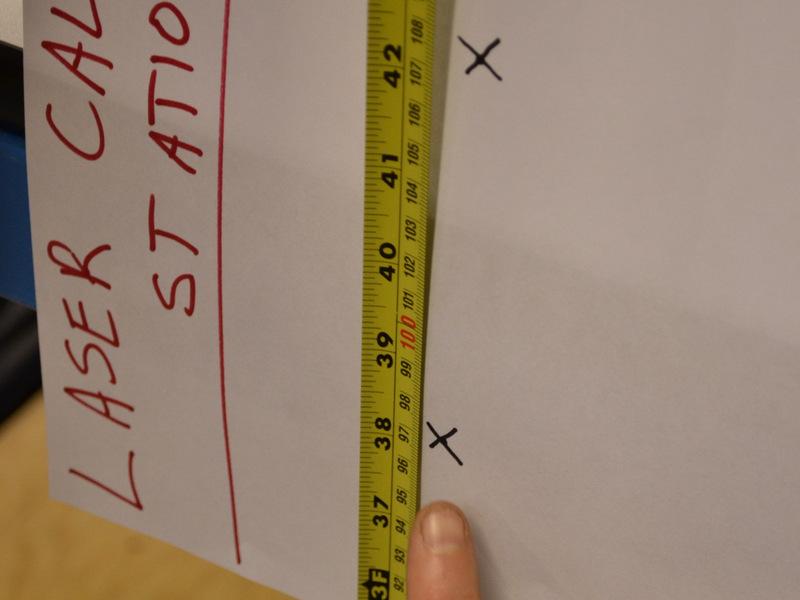 Anotar esta medida Coloque la hoja de calibración de 3-4 metros de distancia