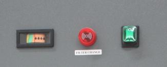 b) Modelos mais pequenos utilizam indicadores analógicos simples: Ÿ Interruptor, liga/desliga iluminado Ÿ botão de paragem em emergência Ÿ Indicador do ponto de orvalho Ÿ