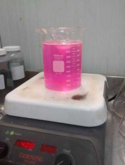 MULTYCLYN P (Rosa) Este producto es un limpiador multiusos libre de solventes de alta eficacia, su composición concentrada proporciona la fácil remoción de grasas,