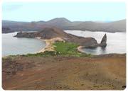 Día 7: Jueves Crucero Galápagos Isla Santiago AM: Bahía Sullivan Santiago, también conocida como James, o Isla San Salvador, se encuentra en la parte central oeste del archipiélago de Galápagos.