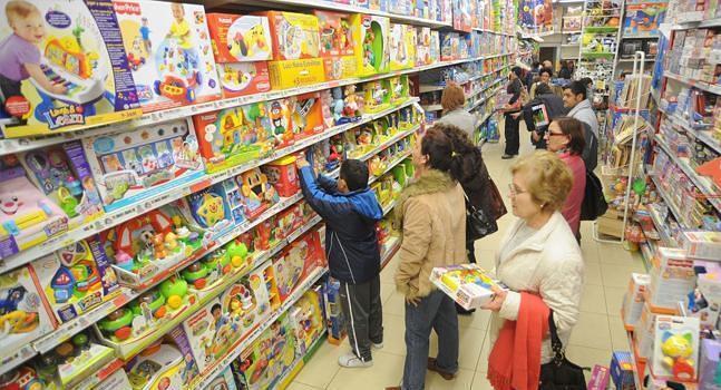 Ejemplo 1: Un importador de juguetes desea hacer una encuesta para conocer la preferencia de compra de los posibles clientes de estos productos.